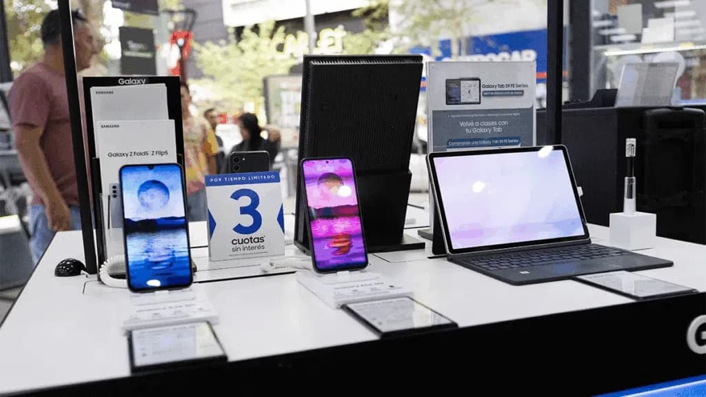 Imagen destacada de la noticia: El Gobierno elimina aranceles para celulares y confirma una reducción en otros productos desde enero de 2026